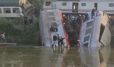 Photo of فى حادث تصادم قطارين بالمنيا..متوفى و٢٠ مصاب حتى الآن