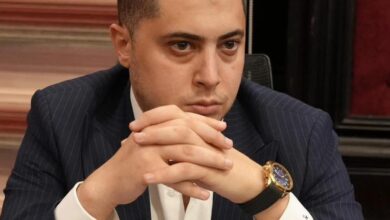 Photo of الدكتور خالد موافى يهنئ الدكتور مجاهد على تجديد الثقة مديراً للمكتب الفنى للتأمين الصحي