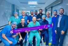 Photo of عميد أطباء القلب يشارك أبناءه بمعهد القلب اليوم فى عملية تركيب صمام أورطى