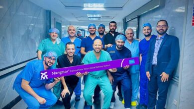 Photo of عميد أطباء القلب يشارك أبناءه بمعهد القلب اليوم فى عملية تركيب صمام أورطى